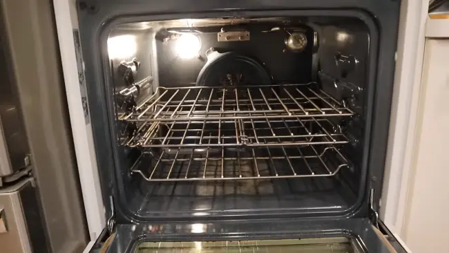 Instructions on How to Remove Oven Cleaner Residue